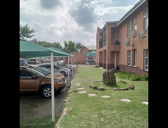 3 BEDROOM APARTMENT FOR SALE IN BOKSBURG CENTRAL